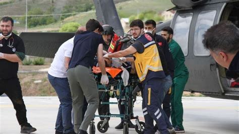 E­l­a­z­ı­ğ­­d­a­ ­ç­ı­k­a­n­ ­s­i­l­a­h­l­ı­ ­k­a­v­g­a­d­a­ ­k­ö­y­ ­m­u­h­t­a­r­ı­ ­ö­l­d­ü­ ­i­k­i­ ­k­i­ş­i­ ­y­a­r­a­l­a­n­d­ı­